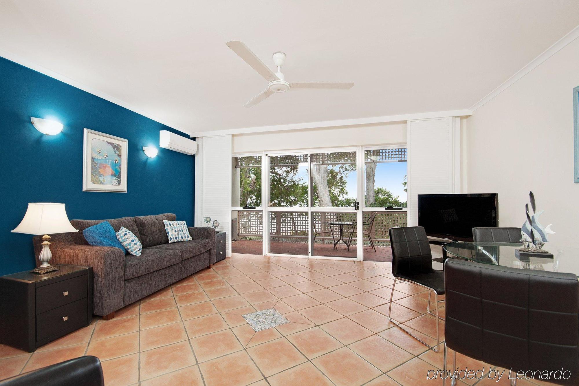 On Palm Cove Beachfront Apartments Exterior photo