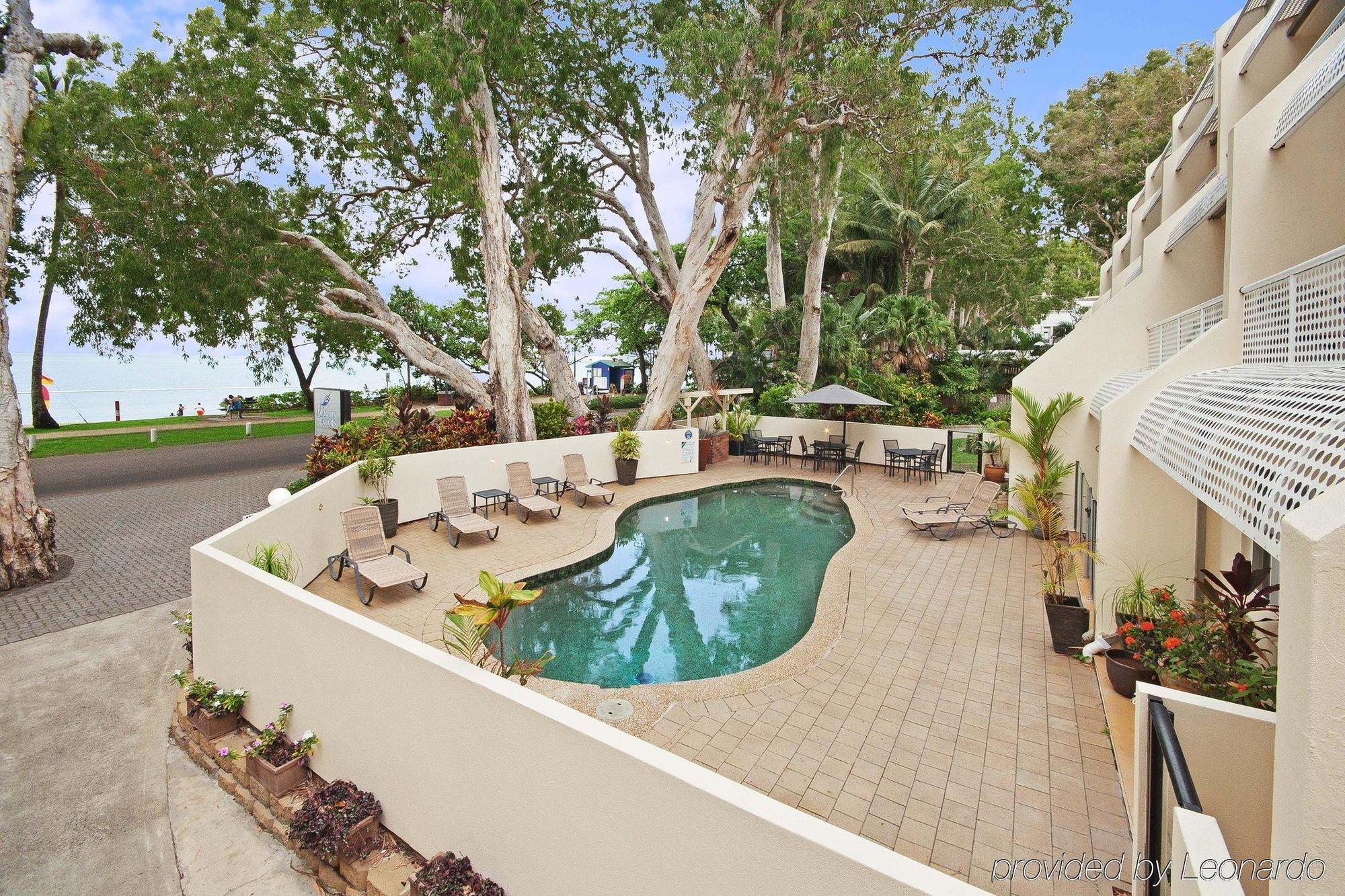 On Palm Cove Beachfront Apartments Exterior photo