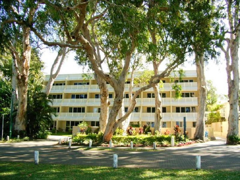 On Palm Cove Beachfront Apartments Exterior photo