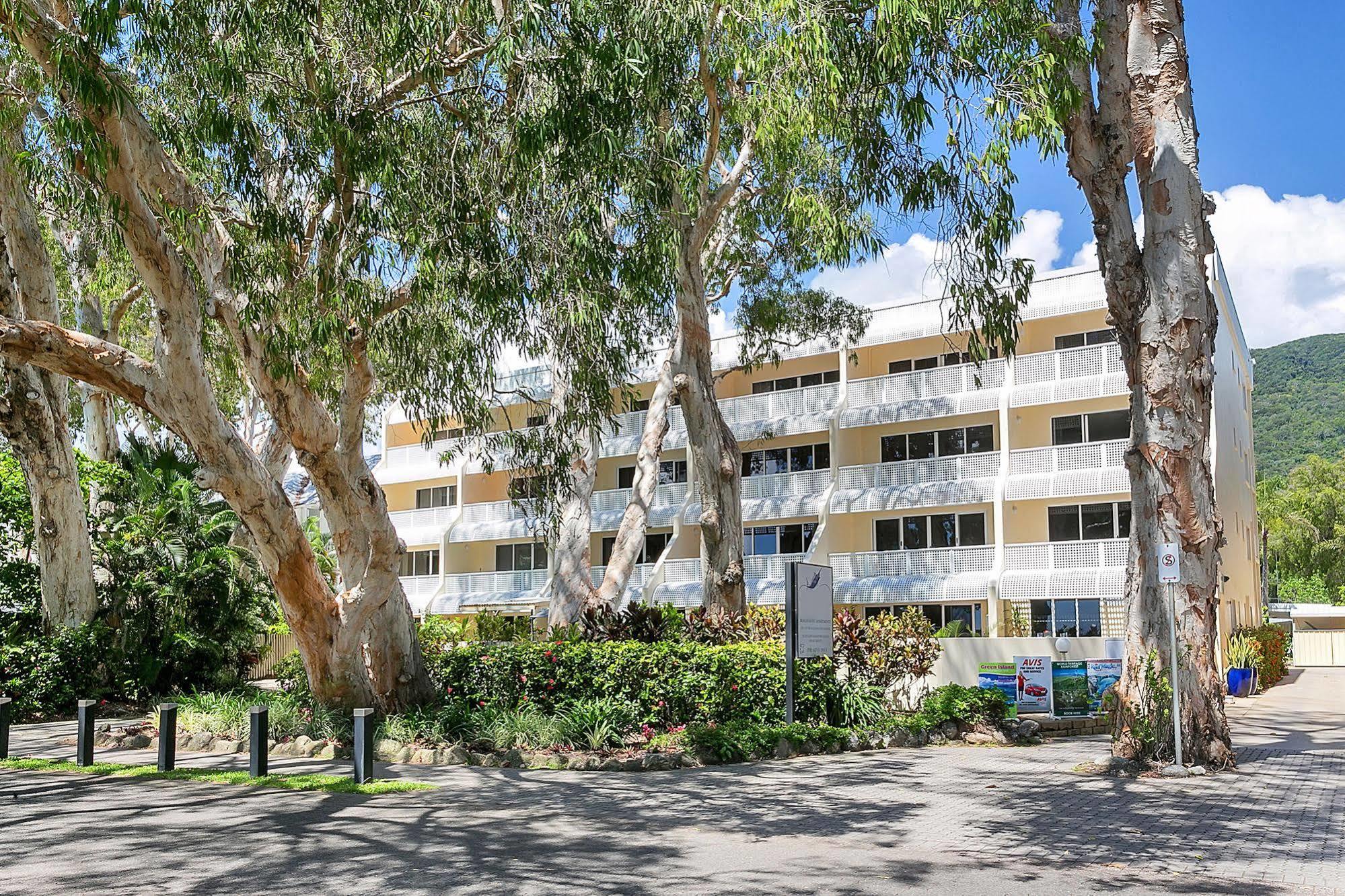 On Palm Cove Beachfront Apartments Exterior photo