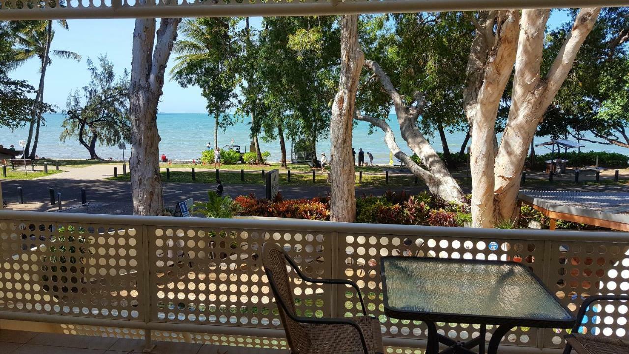 On Palm Cove Beachfront Apartments Exterior photo
